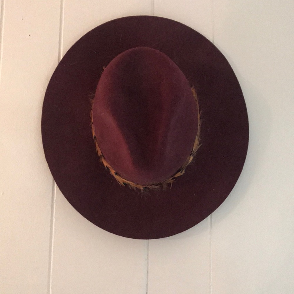 American eagle round brim maroon hat with feathers